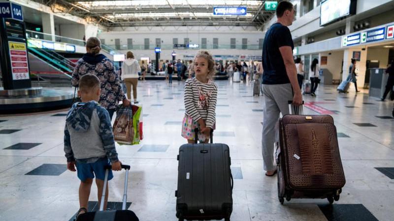С 2027 года детям до 14 лет будет нужен свой загранпаспорт