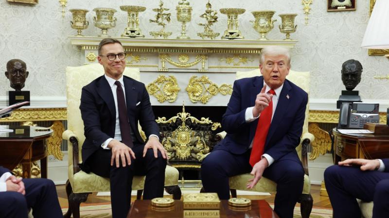 Стубб: поход в сауну с Трампом помог бы решить вопрос с Гренландией