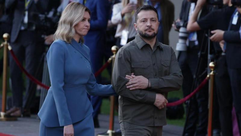 Зеленский с супругой по декларации владеют $595 тыс. наличными