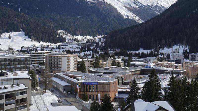 FT: организаторы ВЭФ намерены перенести его из Давоса