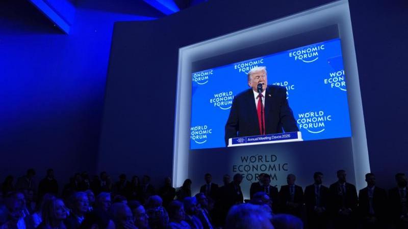 Трамп заявил, что США не будут применять силу для получения Гренландии