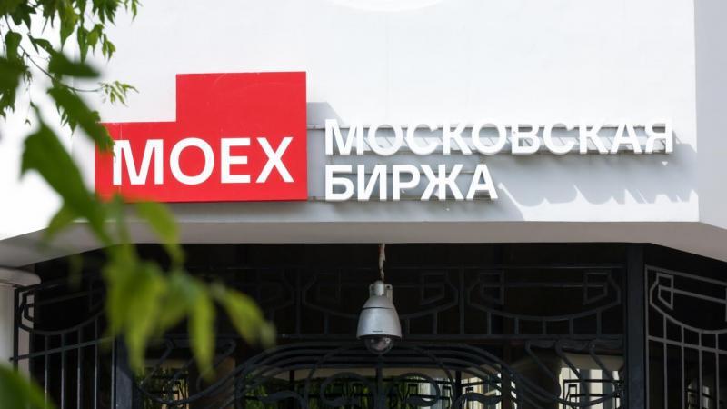 Российский рынок акций растет на открытии торгов