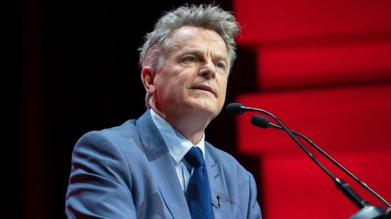 Кандидат в президенты Франции подверг критике ЕС за отказ от диалога с РФ