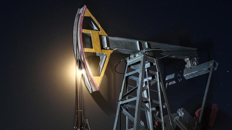 Цена нефти Brent впервые с 9 сентября опускалась ниже $99