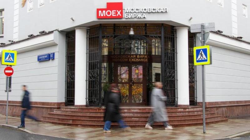 Российский рынок акций на открытии торгов перешел к снижению