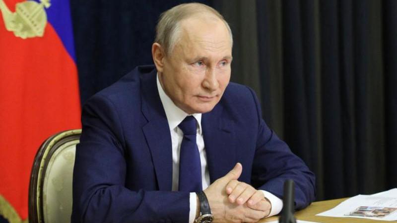 Президент призвал оснащать ВС РФ умной техникой на базе отечественных решений