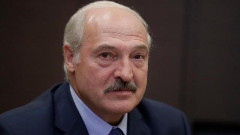 Лукашенко заявил, что не реагирует на болтовню и запугивания Зеленского