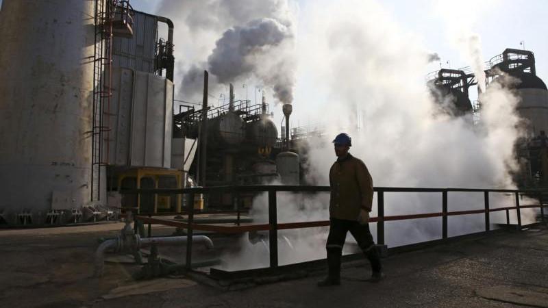 США разрешили операции с нефтью из Ирана до 21 августа
