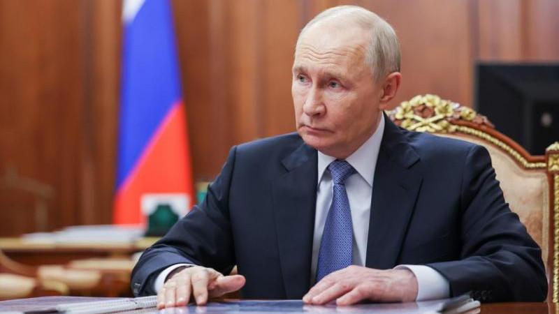 Путин принял в Кремле президента Южной Осетии