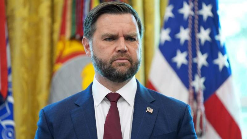 Вэнс опроверг сообщения о том, что делегация Ирана покинула переговоры с США