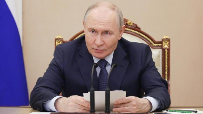 Путин назвал временными трудности на топливном рынке России