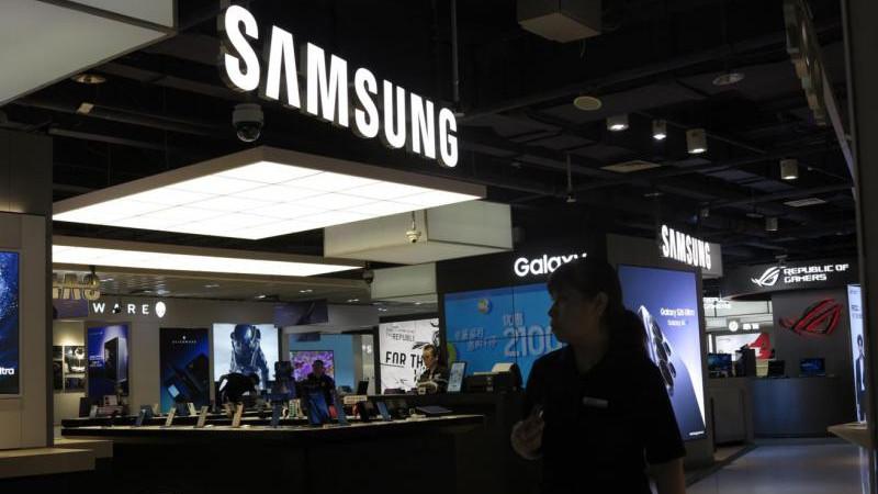 Компания Samsung Electronics представила складные смартфоны Fold8 и Flip8
