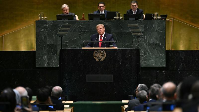Трамп пригрозил Ирану "быстрым уничтожением" при отсутствии сделки