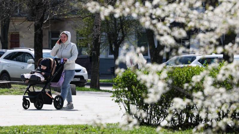 Гражданам России досрочно выплатят детские пособия на следующей неделе