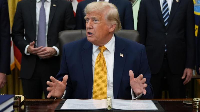 Трамп считает сумасшедшими траты США на НАТО в $600 млрд