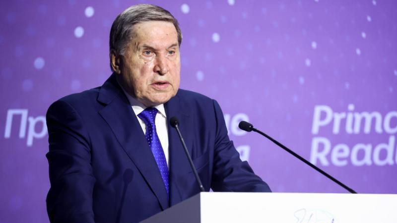 Ушаков отметил, что санкции Запада в отношении России "льются как из ведра"