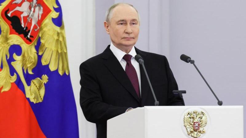 Путин: Вооруженные силы РФ неизменно стоят на страже интересов государства