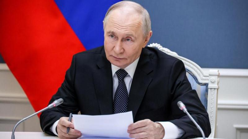 Путин: Россия - одна из немногих стран, которая выпускает сырье для вооружений