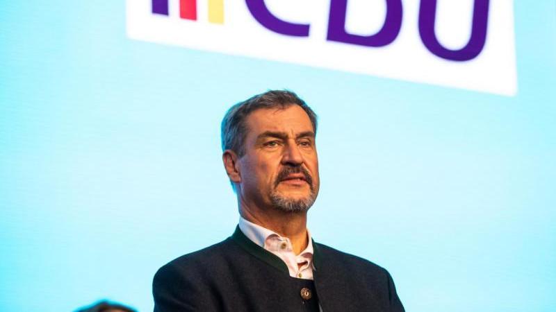 Лидер ХСС призвал к возвращению военнообязанных украинцев на родину