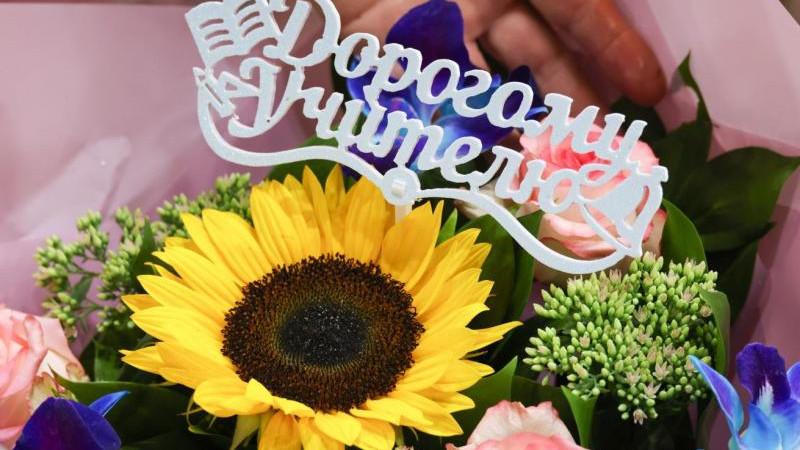 В России предложили установить ежегодную выплату педагогам ко Дню учителя