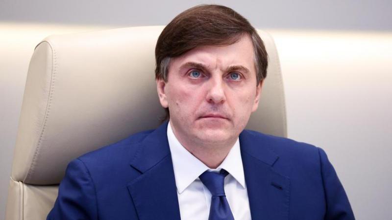 Кравцов заявил, что в России вводят единое удостоверение учителя