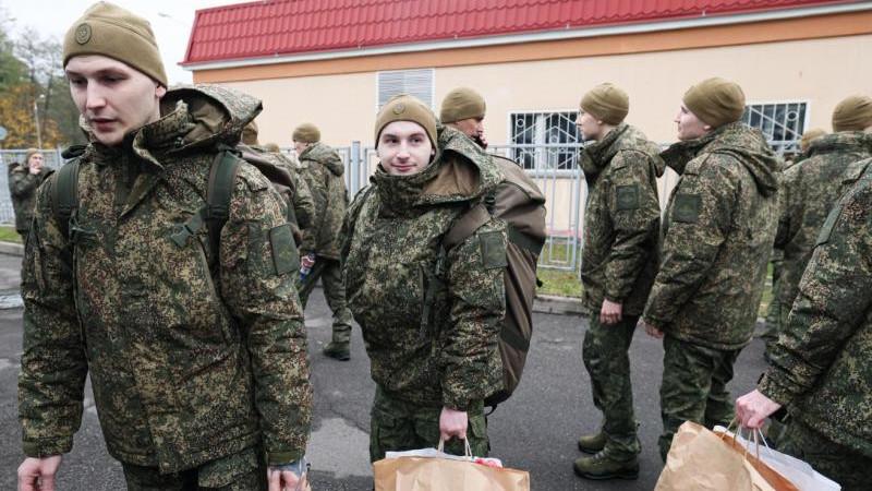 В Подмосковье сели два Ил-76МД с вернувшимися из плена российскими бойцами