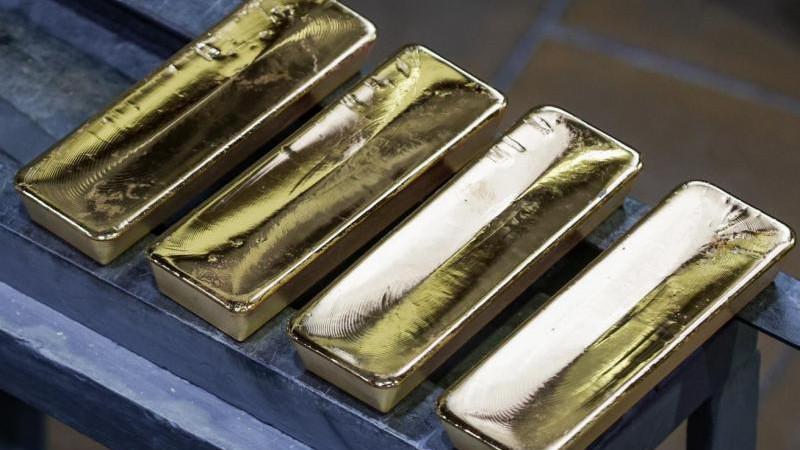 Цена золота на Comex впервые с 11 июня опускалась ниже $4 100