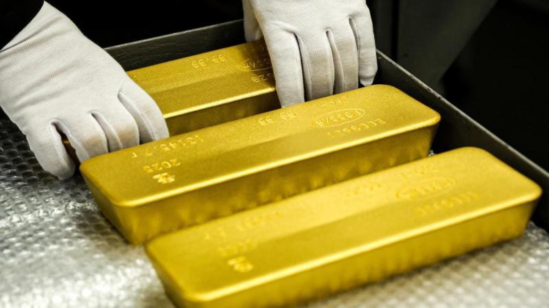 Цена золота впервые с 14 мая поднялась выше $4 700
