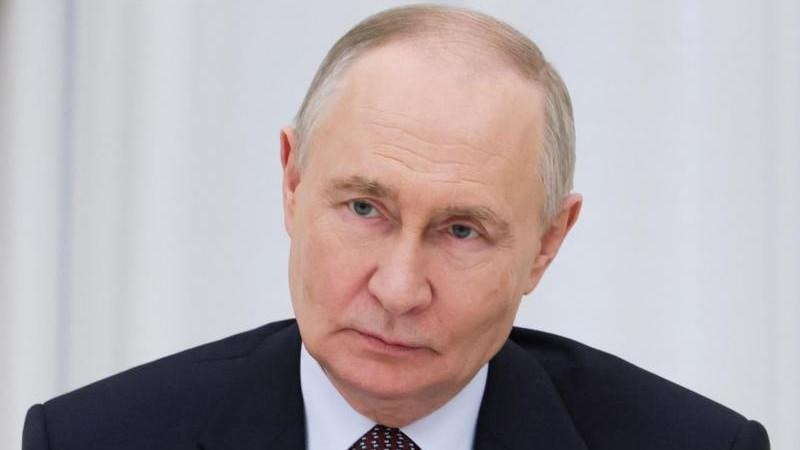 Путин поздравил Токаева с победой партии \