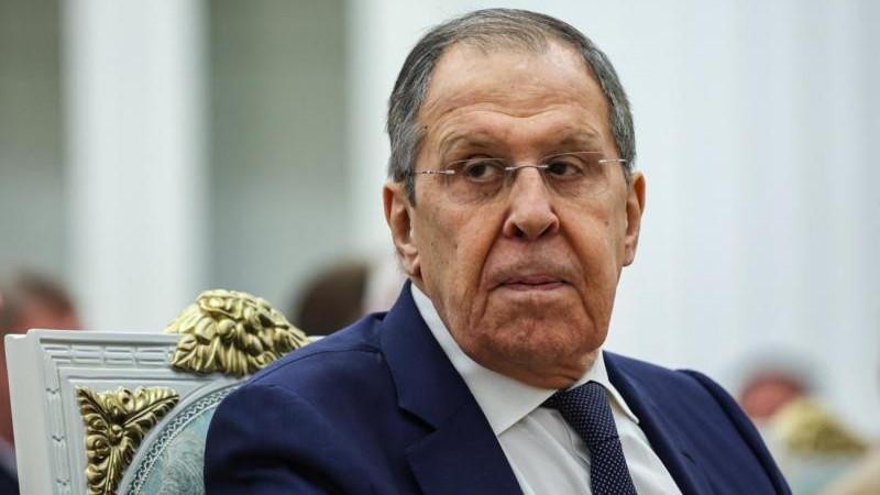 Лавров пошутил об отставке главы МИД Швейцарии после совместного фото