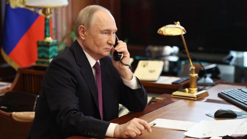 Путин поговорил по телефону с королем Бахрейна