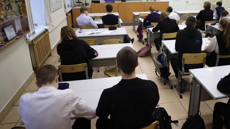 Минпросвещения напомнило о праве выпускников 9-го класса продолжить обучение в школе