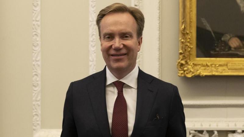 Reuters: связанный с Эпштейном президент Давосского форума покидает свой пост