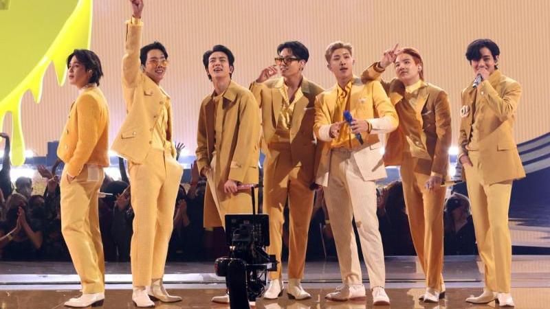 BTS одержала победу в номинации "Артист года" на премии American Music Awards