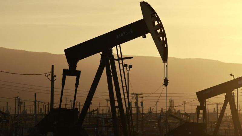 Цена нефти Brent впервые с 13 августа опустилась ниже $86