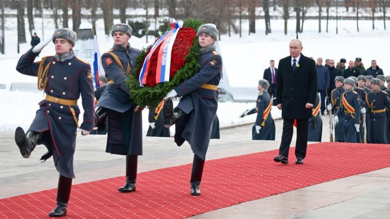 Президент РФ возложил цветы к 