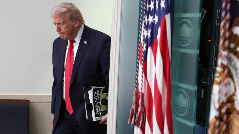 Политолог Ежов: Украина тянет время