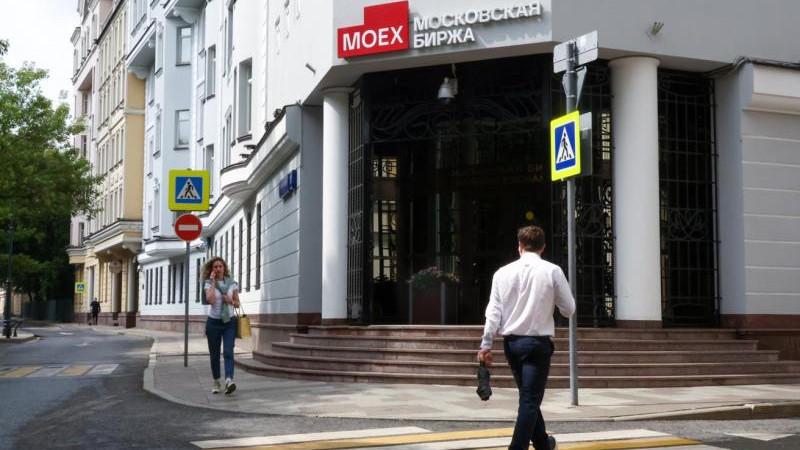 Российский рынок акций на открытии торгов растет после снижения на открытии
