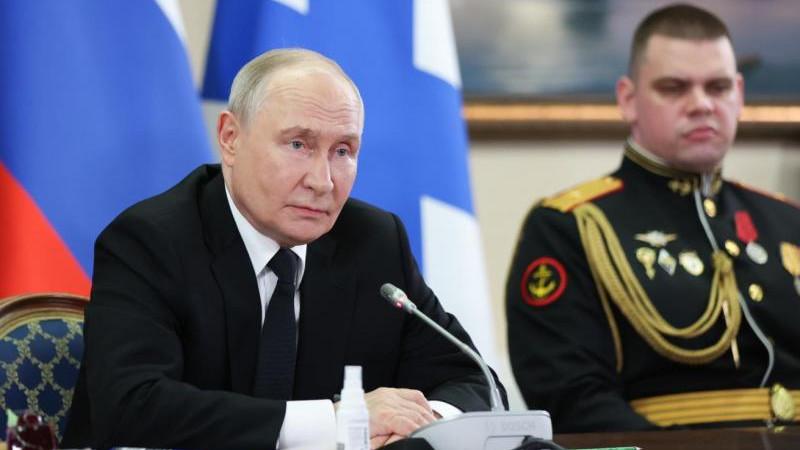 Путин: объявление русских нетитульной нацией на Украине - это "бред собачий"