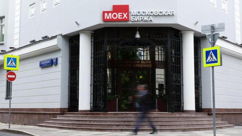Российский рынок акций перешел к росту на открытии торгов