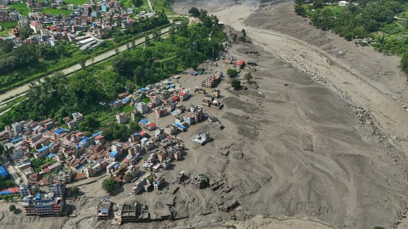 Число жертв наводнения в Непале увеличилось до 270