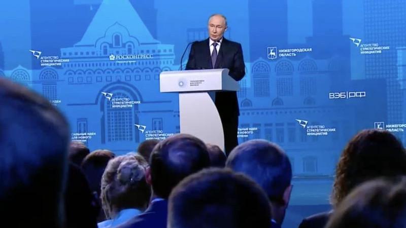 Путин отметил, что Россия борется за свое настоящее и будущее