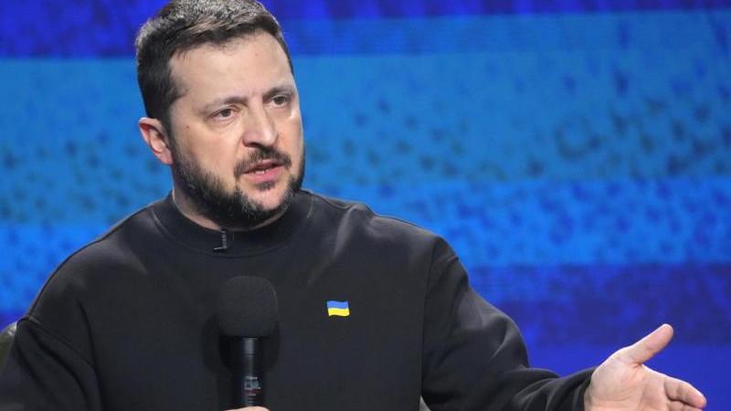 Более 70% украинцев полагают, что Зеленский несет ответственность за коррупцию