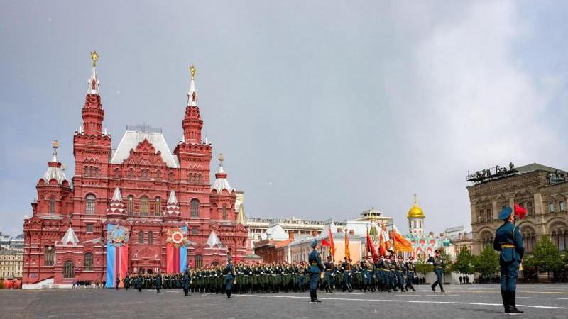 В Кремле объяснили, почему парад Победы пройдет без техники