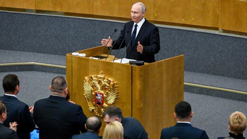 Президент поздравил сограждан с Днем воссоединения исторических регионов с Россией