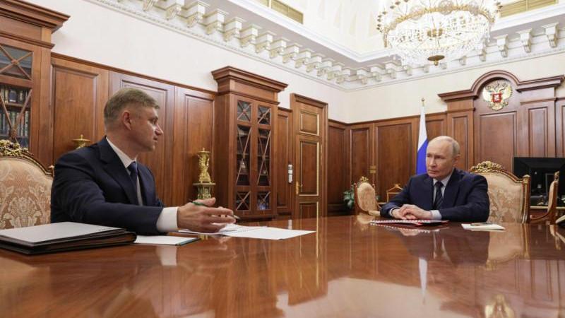 Путин провел встречу с главой РЖД