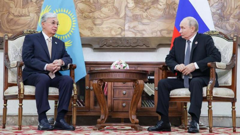 Путин назвал отношения России и Казахстана "дорогой с двусторонним движением"