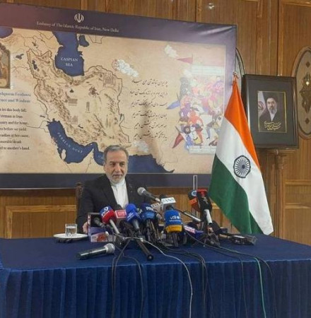 Top Iranian diplomat comments on Russia`s uranium proposal, attempts to derail talks