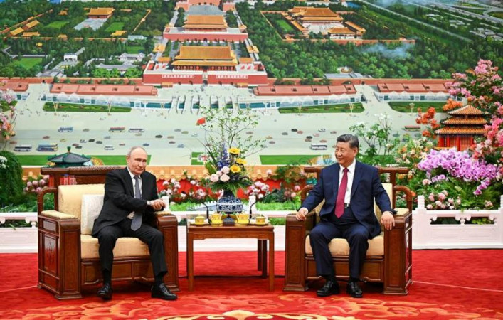 Visa-free travel, porcelain set, oil and gas: highlights of Putin's visit to China