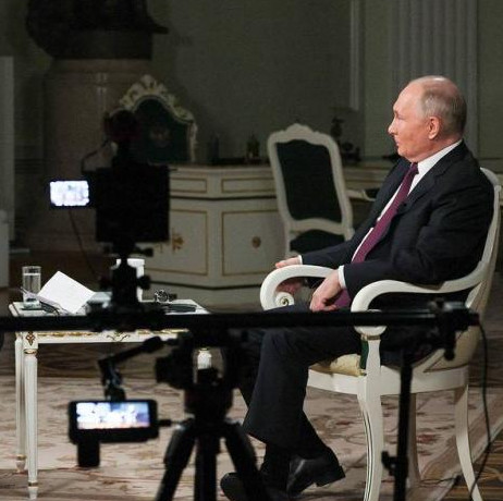 Press review: Carlson interviews Putin in narrative snub and Kiev sacks army head Zaluzhny